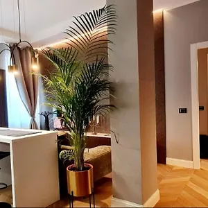 V28 , Milan Italy